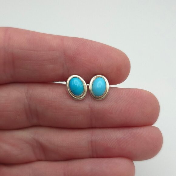 Sterling Silver Cute Small Blue Stone Stud Earrings A457 - Picture 1 of 5
